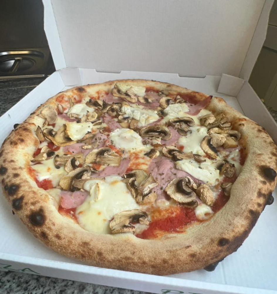 Pizza artisanale sortie du four
